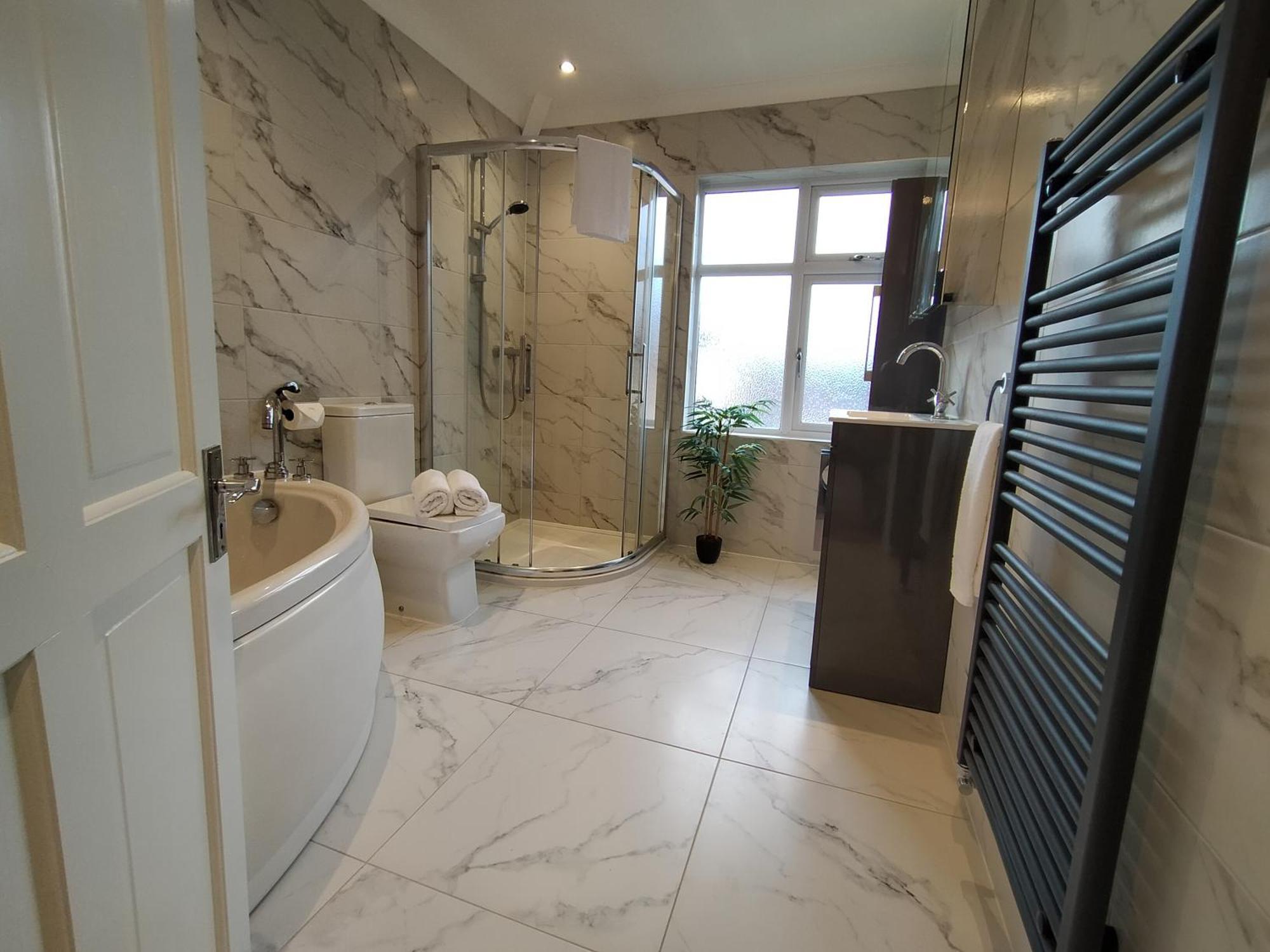 クルー Sirius House - Sleeps 7, Driveway, Gardenヴィラ エクステリア 写真