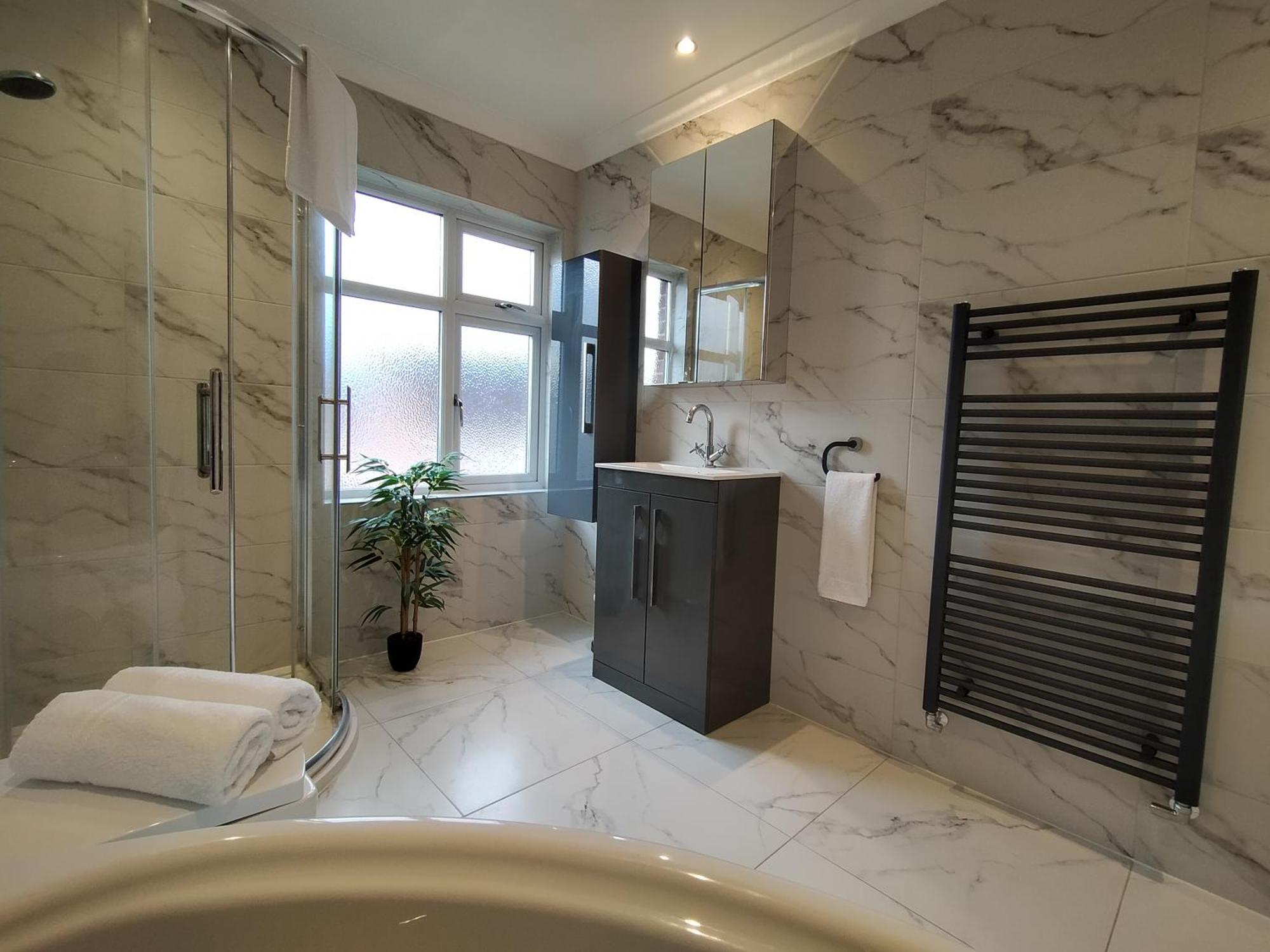 クルー Sirius House - Sleeps 7, Driveway, Gardenヴィラ エクステリア 写真