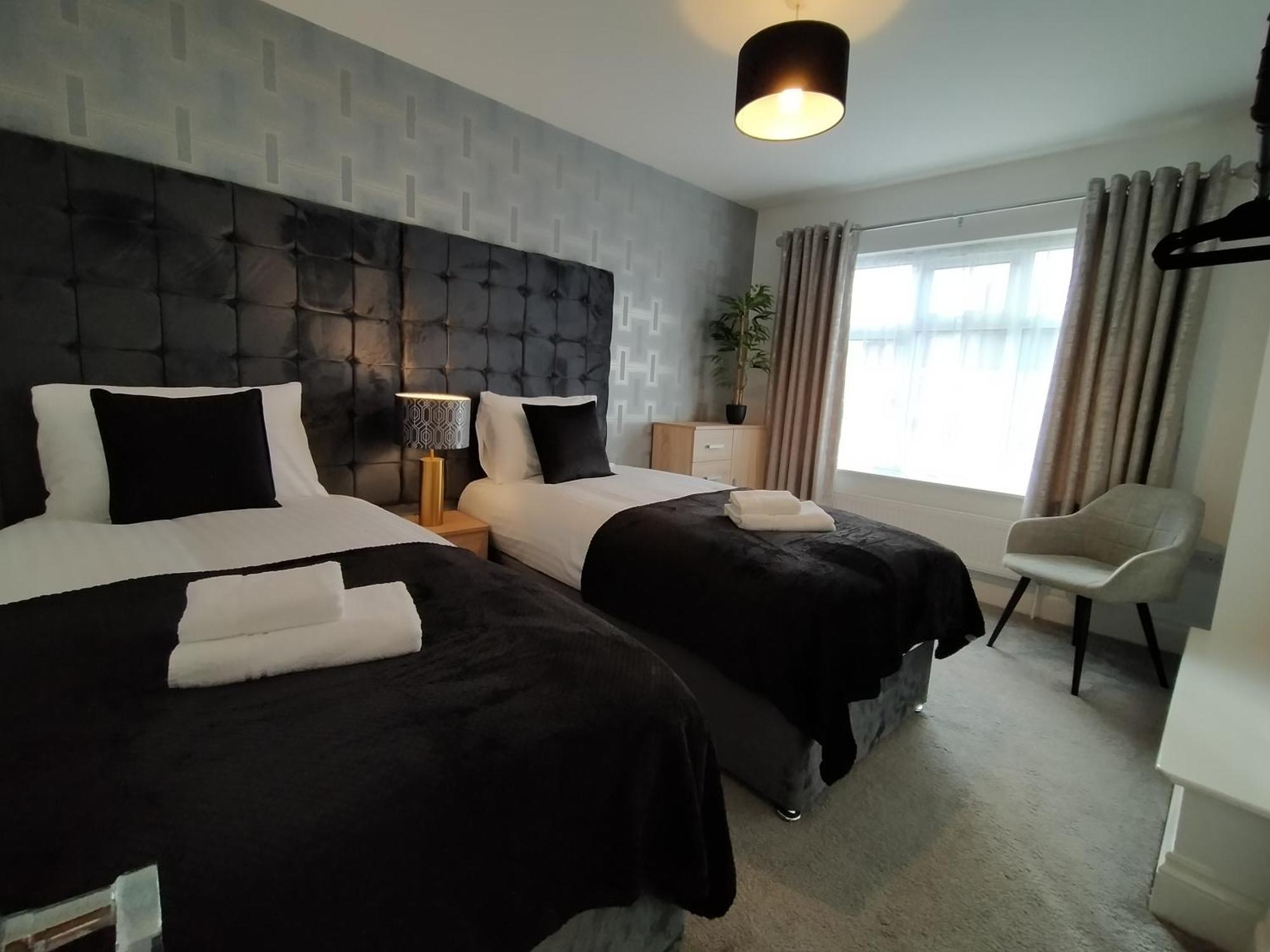 クルー Sirius House - Sleeps 7, Driveway, Gardenヴィラ エクステリア 写真