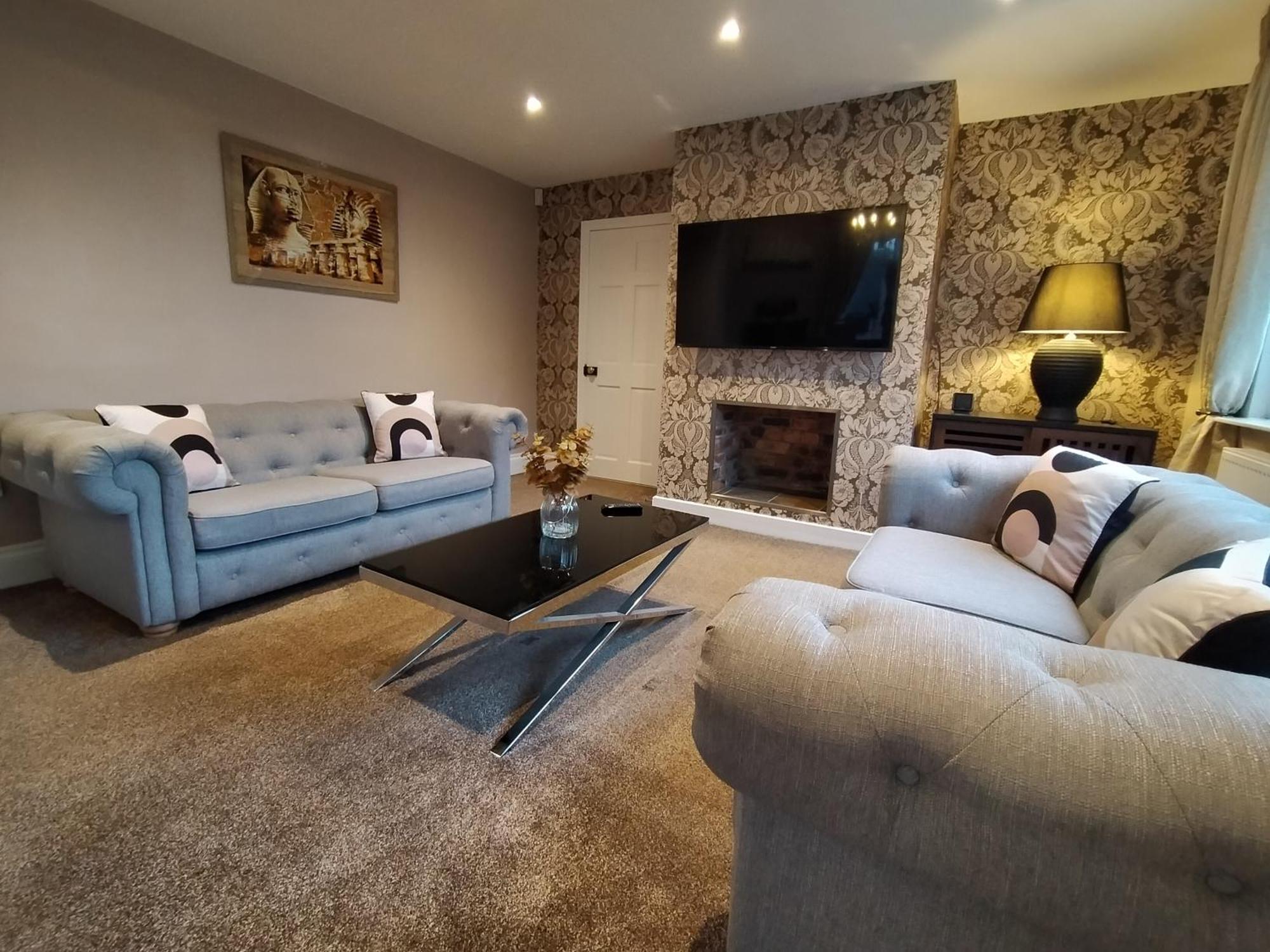 クルー Sirius House - Sleeps 7, Driveway, Gardenヴィラ エクステリア 写真