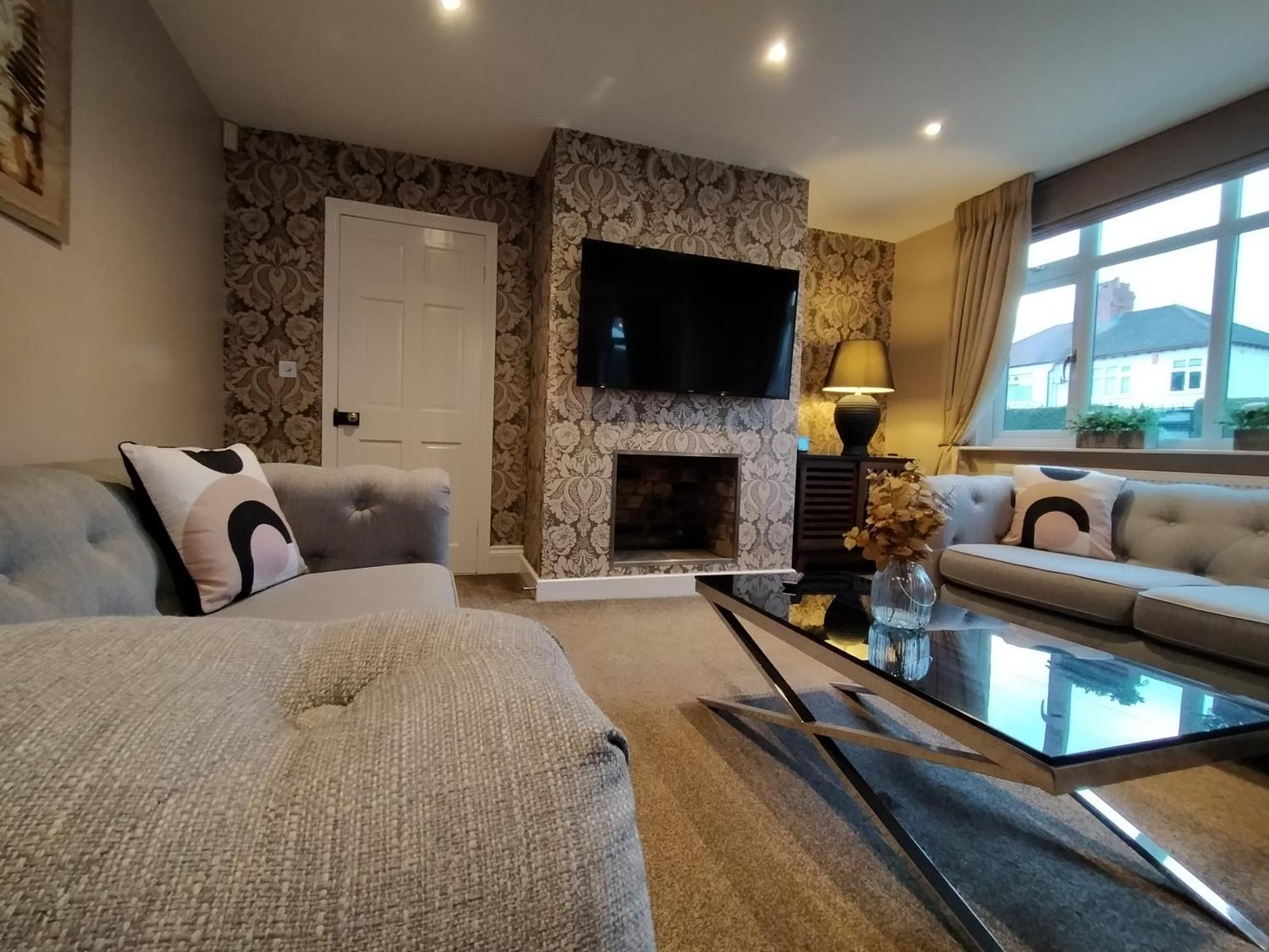 クルー Sirius House - Sleeps 7, Driveway, Gardenヴィラ エクステリア 写真